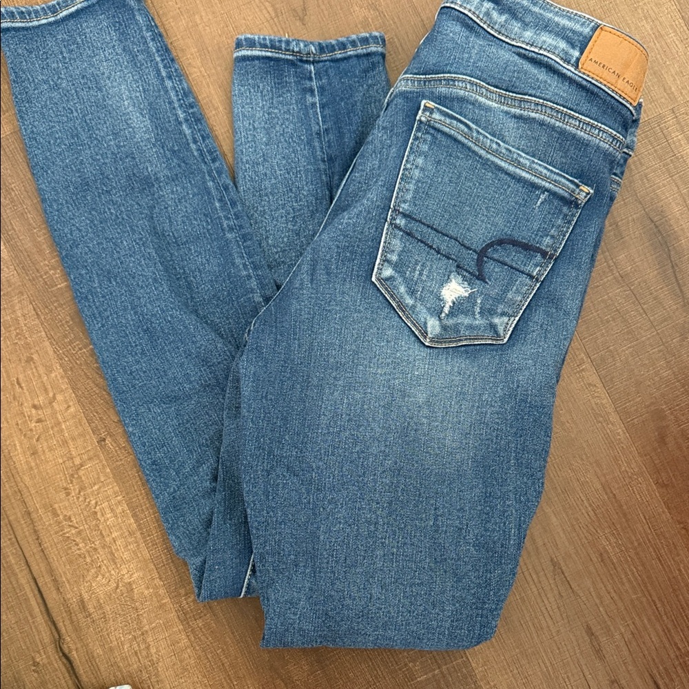 American Eagle Outfitters Light Blue Skinny Jeans with Subtle Distress